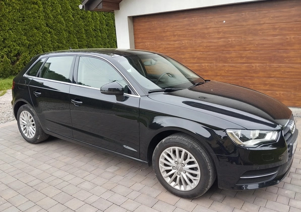 Audi A3 cena 47600 przebieg: 184000, rok produkcji 2014 z Giżycko małe 326